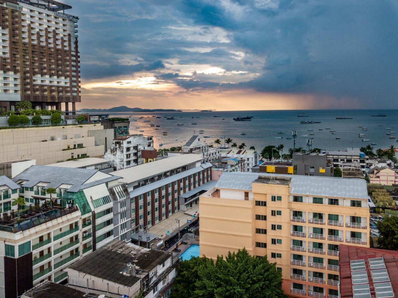 Eastiny Plaza Hotel Pattaya Esterno foto
